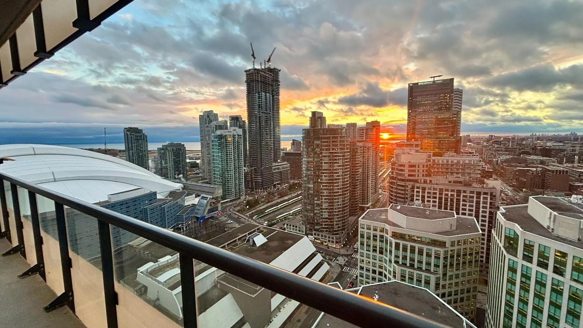 Apartamento 300 Front Suites Toronto Canadá